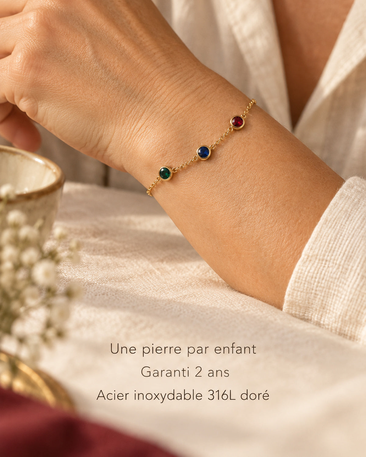 Bracelet Olianne porté — une pierre par enfant, garanti 2 ans, acier inoxydable 316L doré